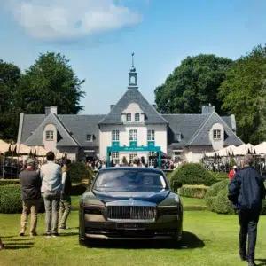 Qtents Stretch tent op luxe locatie met dure auto